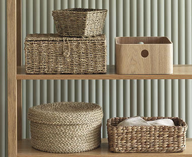 Set de 5 cestas de almacenaje para baño en junco natural
