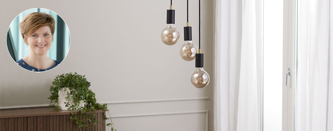 Lámpara colgante negra con bombillas grandes e inserto de Tina Nymann