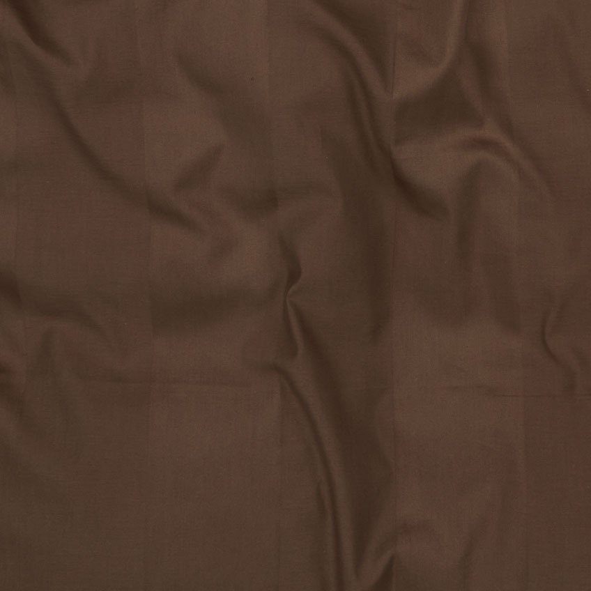 Detalle del juego de funda nórdica de color marrón chocolate y la ropa de cama de algodón con funda nórdica y funda de almohada 