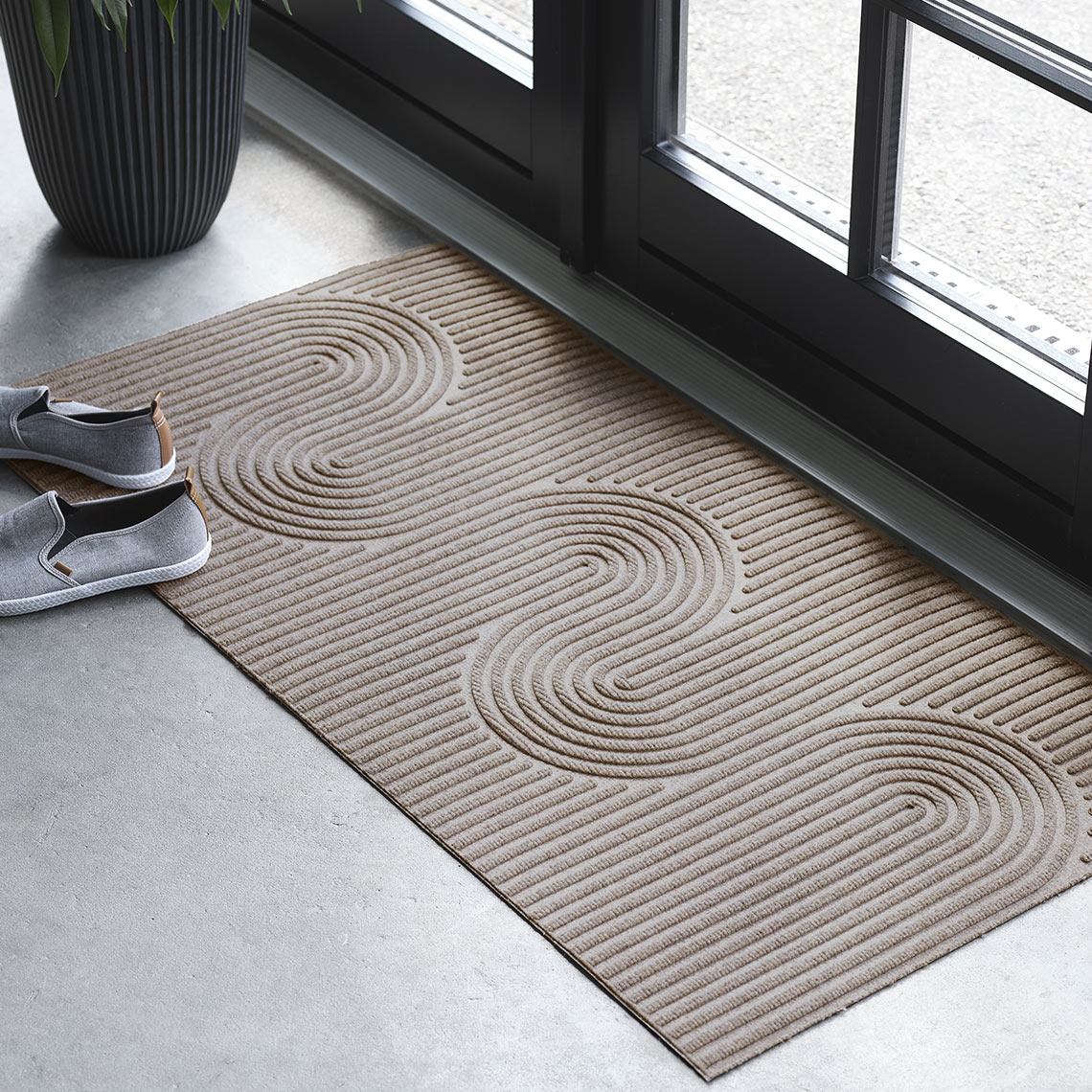 Felpudo rectangular de interior y exterior en la puerta principal