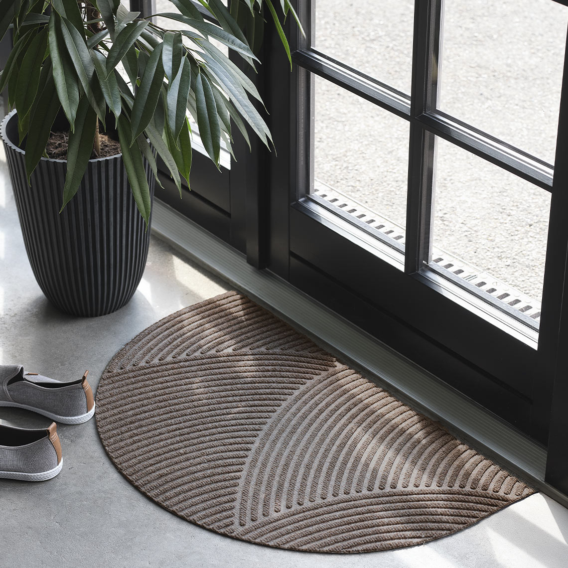 Felpudo de exterior e interior en la puerta principal