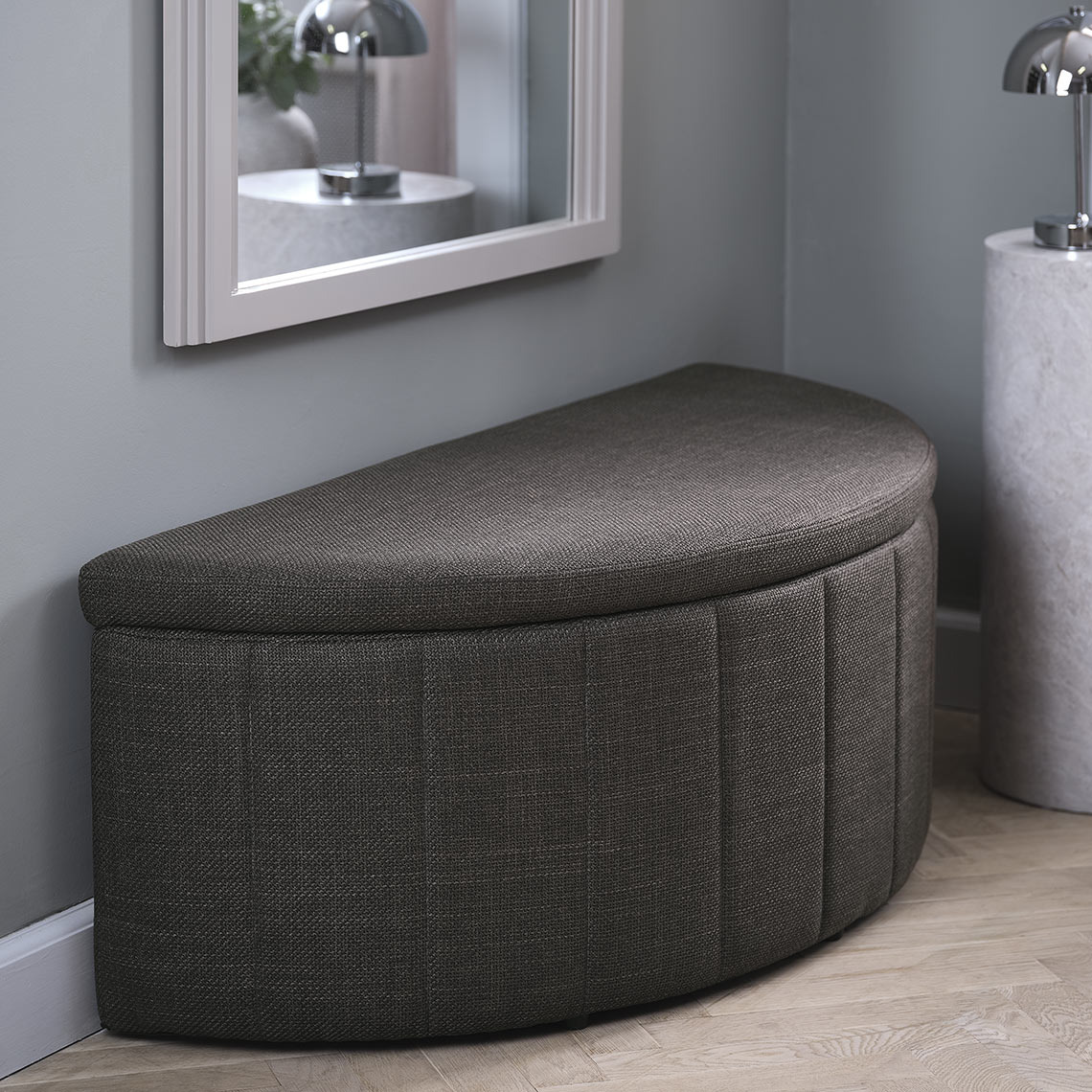 Banco en un tono oscuro