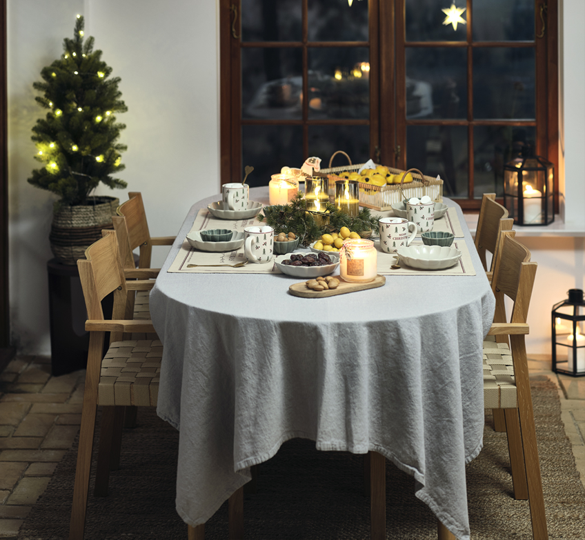 CHRISTMAS TABLE 